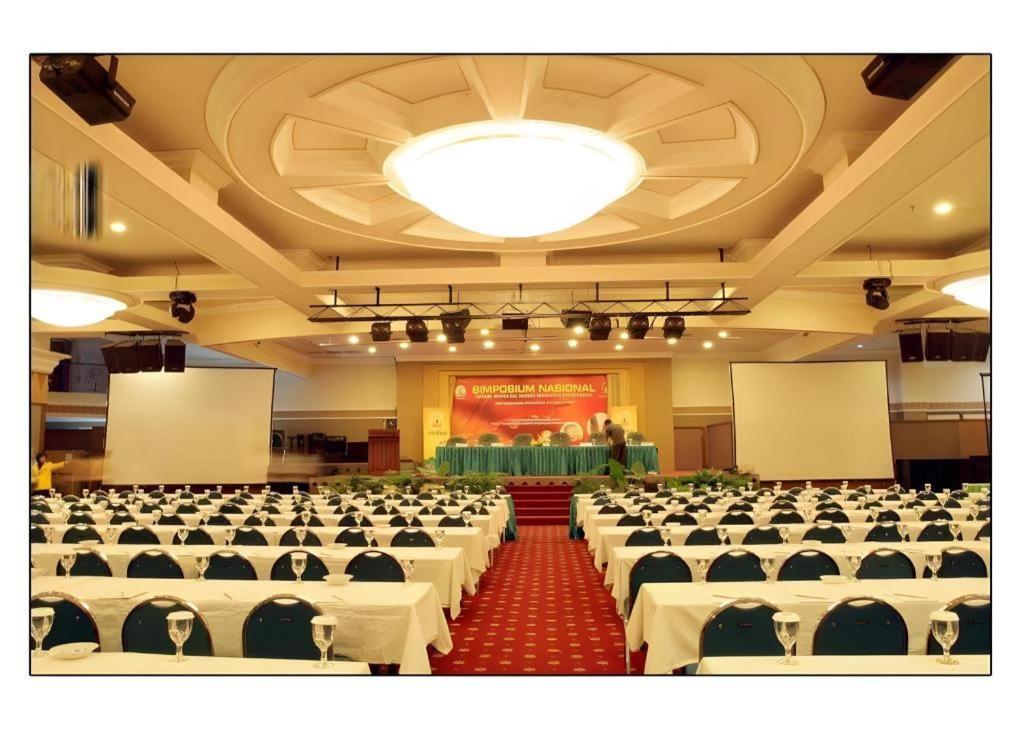 Hotel Banjarmasin International المظهر الخارجي الصورة